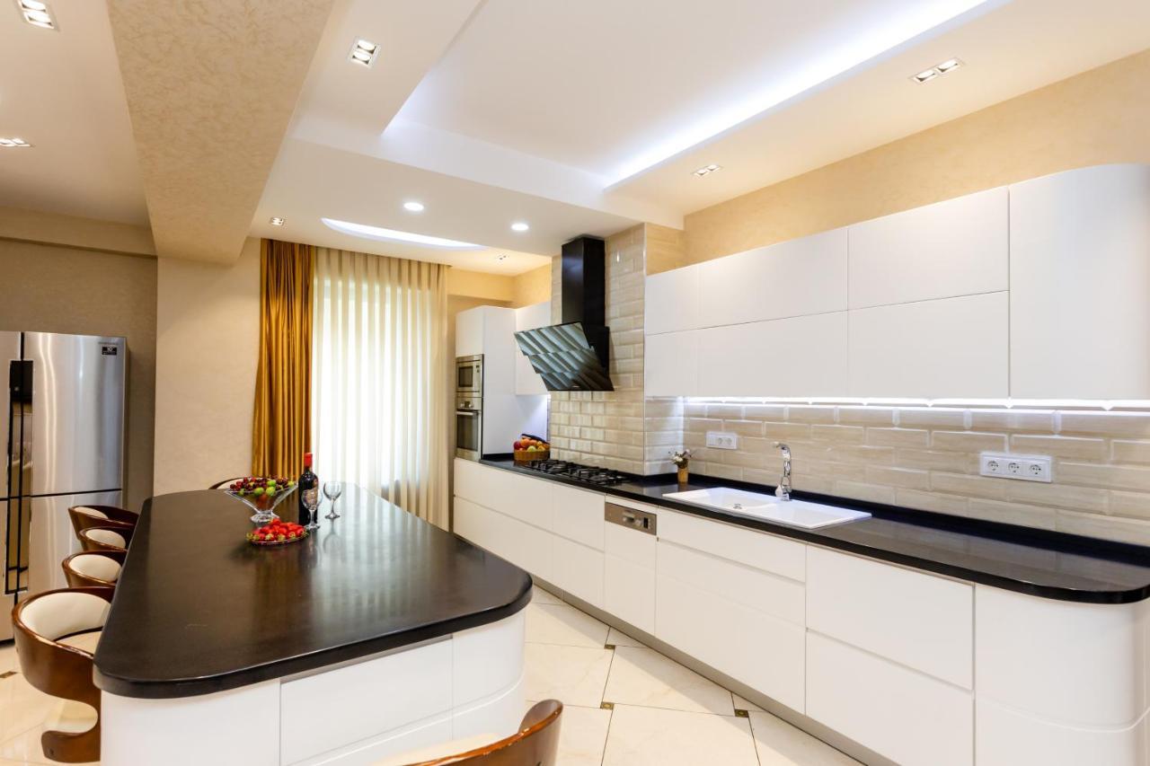 Central Cozy 3Bd-2Bath Apartment Τυφλίδα Εξωτερικό φωτογραφία