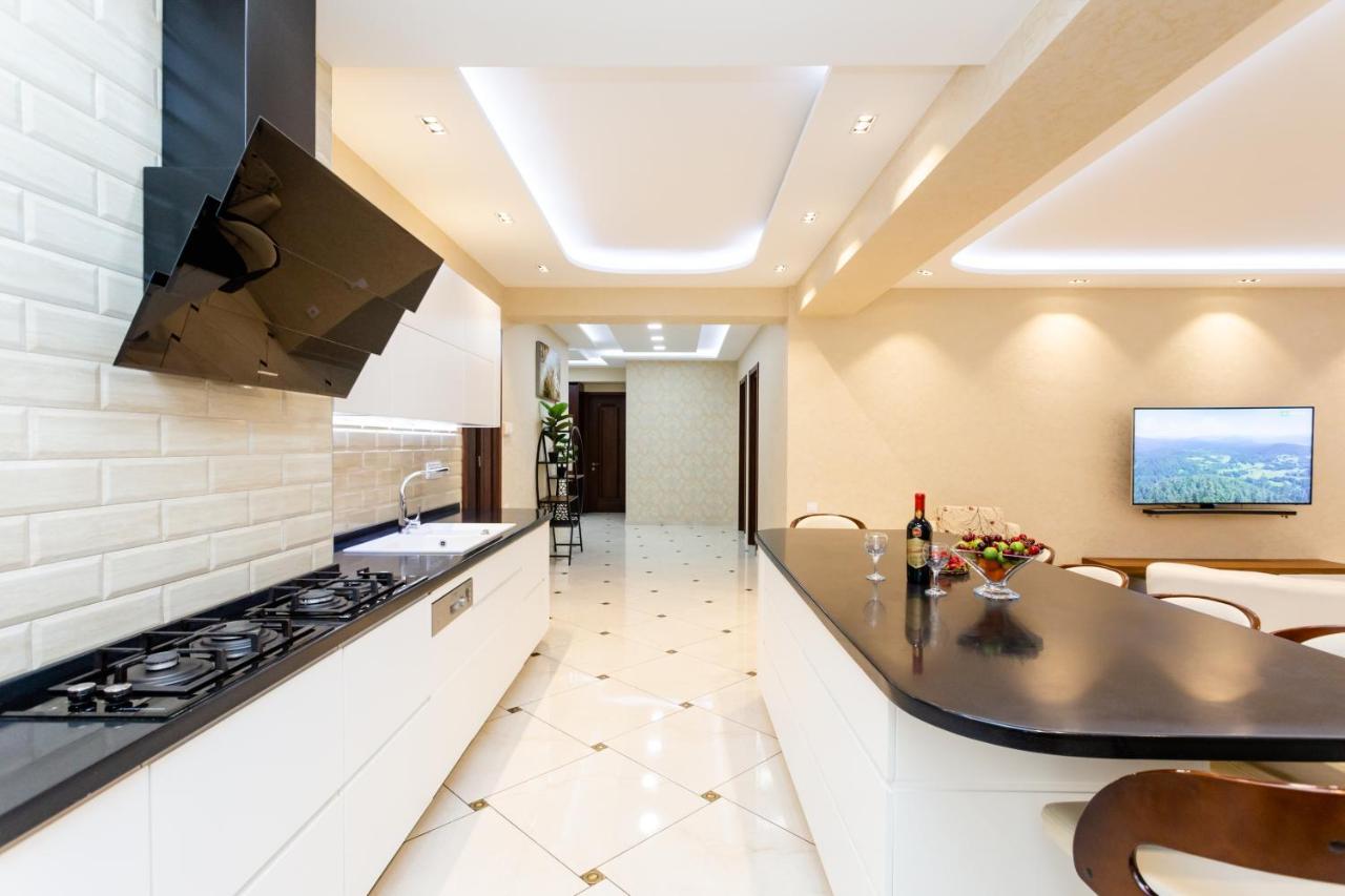 Central Cozy 3Bd-2Bath Apartment Τυφλίδα Εξωτερικό φωτογραφία